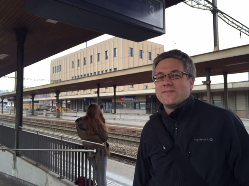 Portrait, am Bahnhof Lenzburg auf Perron 3