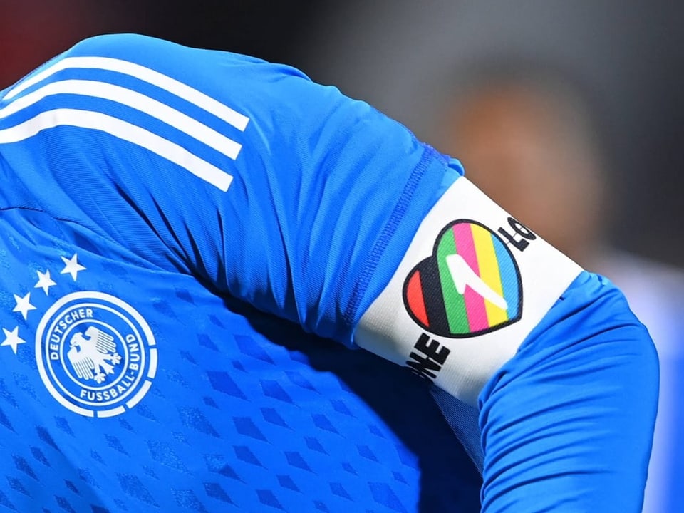 Wohl kein Comeback in Katar One-Love-Captainbinde von Manuel Neuer.