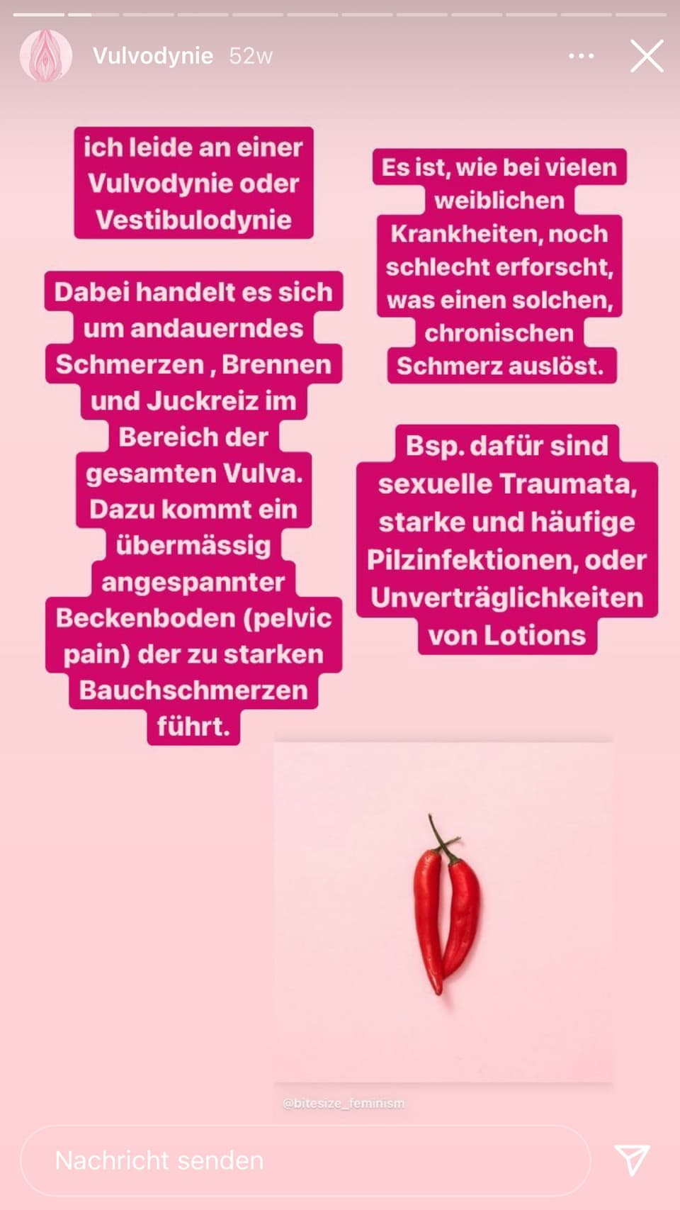 Auf dem Bild ist ein persönlicher Text über Menstruationsschmerzen zu lesen. 