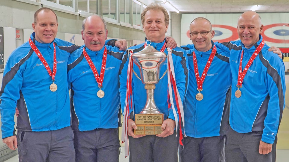 Team Solothurn Wengi mit Pokal