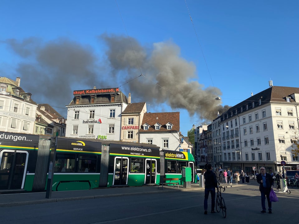 Rauchsäule beim Barfüsserplatz in Basel
