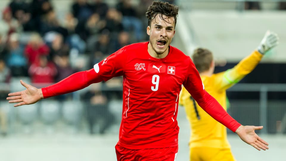 Der Schweizer U21-Nationalspieler Tabakovic beim Jubel.
