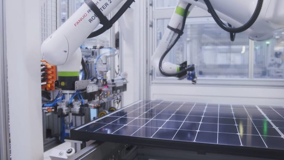 Solarmodul-Produktion von Meyer Burger in Deutschland automatisierte Solarmodul-Produktion