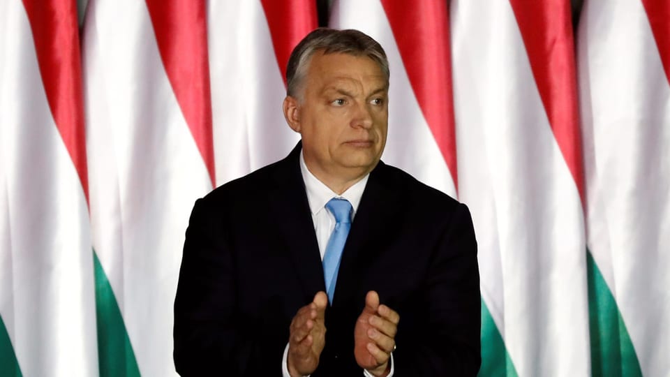 Viktor Orbán am klatschen.
