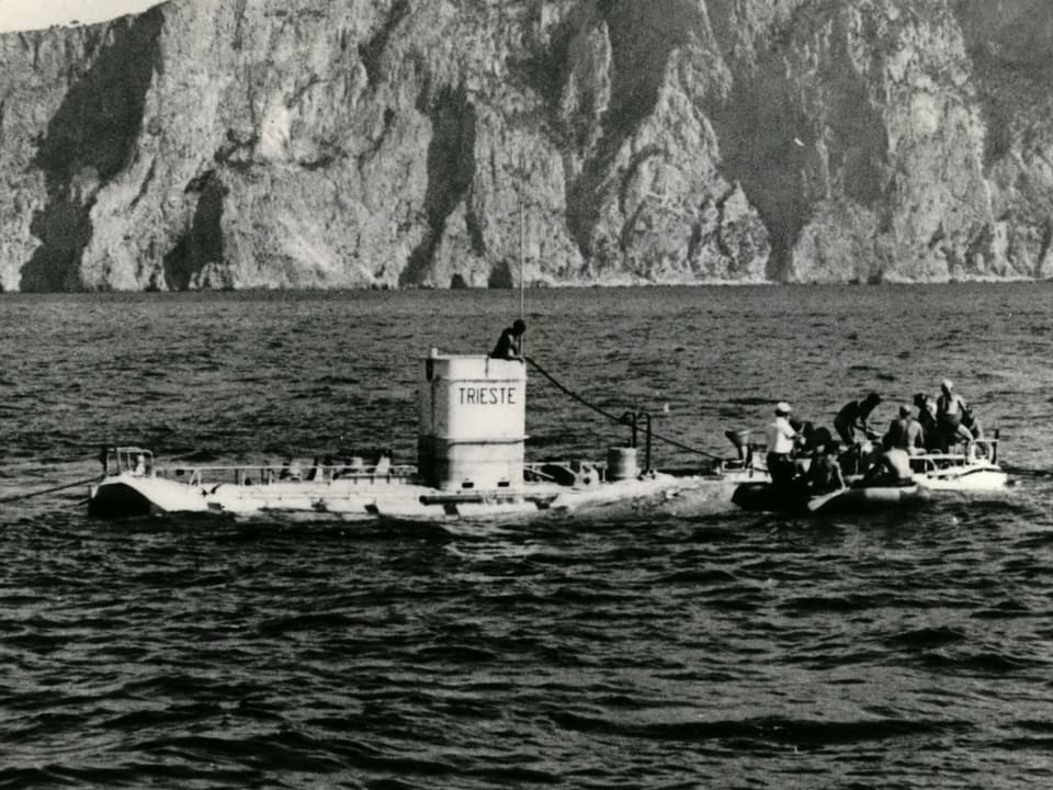 Schwarz-Weiss-Bild mit dem U-Boot «Trieste»