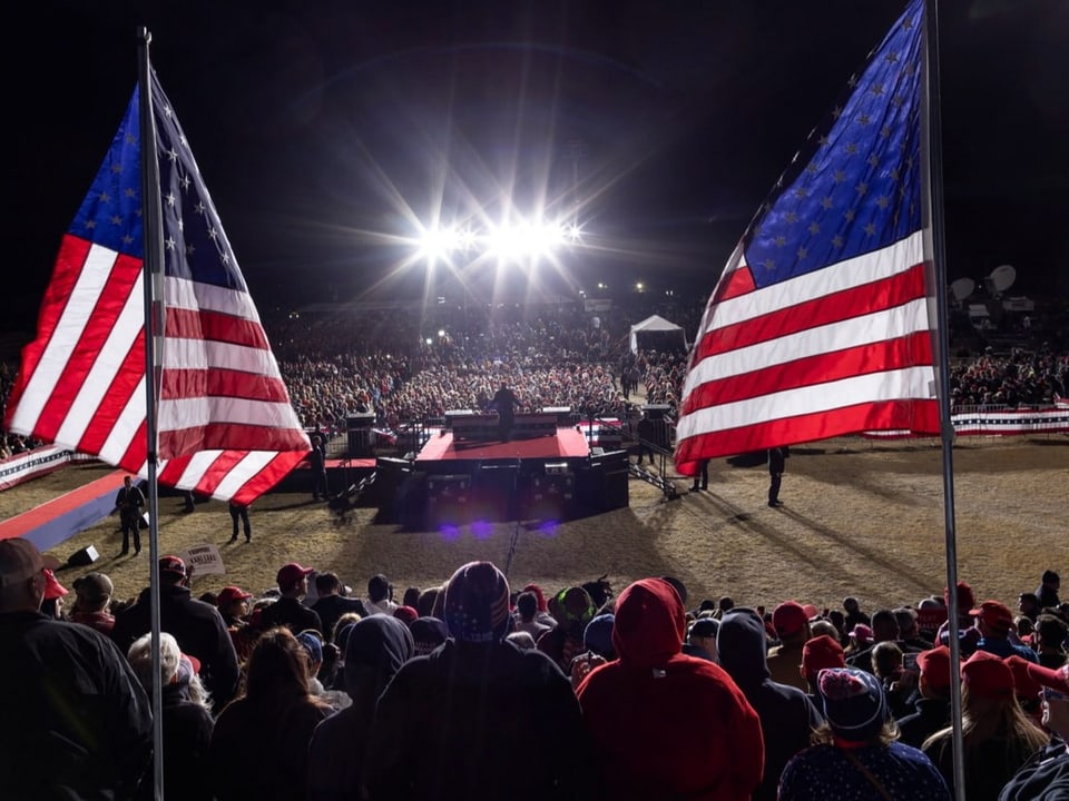 Die Auftritte ähneln den Veranstaltungen aus Trumps letztem Wahlkampf.