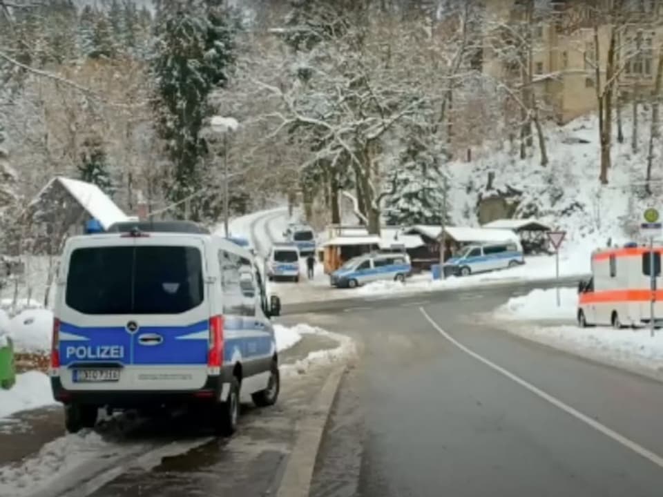 Polizeiauto im Schnee