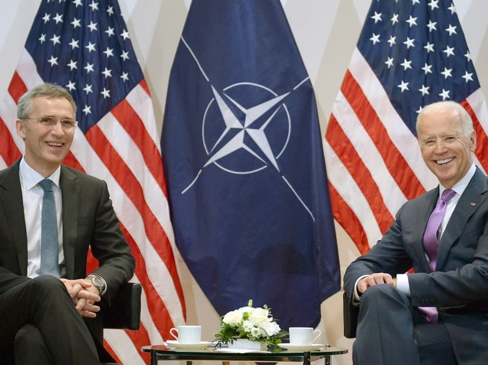 Biden 2015 mit Nato-Generalsekretär Stoltenberg