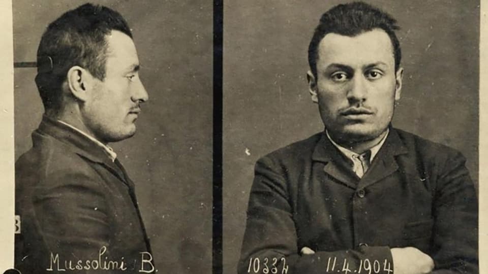 Polizeifoto seitlich und Frontal vom jungen Mussolini