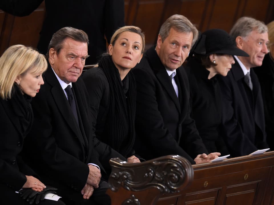 Ex-Bundeskanzler Gerhard Schröder sowie die beiden Ex-Bundespräsidenten Wulff und Horst Köhler