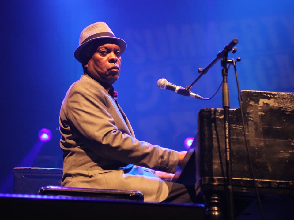 Die Soul-Legende «Booker T. Jones» sitzt an seiner Hammondorgel B3.