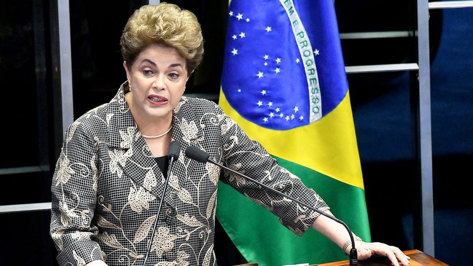 Rousseff an Rednerpult