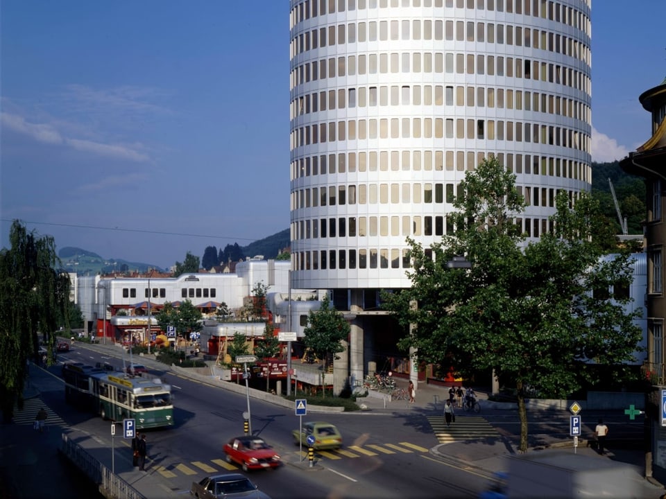 Zentrum Grossacker mit dem «Silberturm», aufgenommen im Jahr 1979.