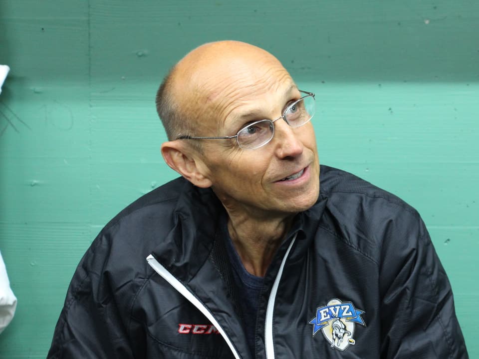 Porträt von Eishockey-Trainer Björn Kinding.