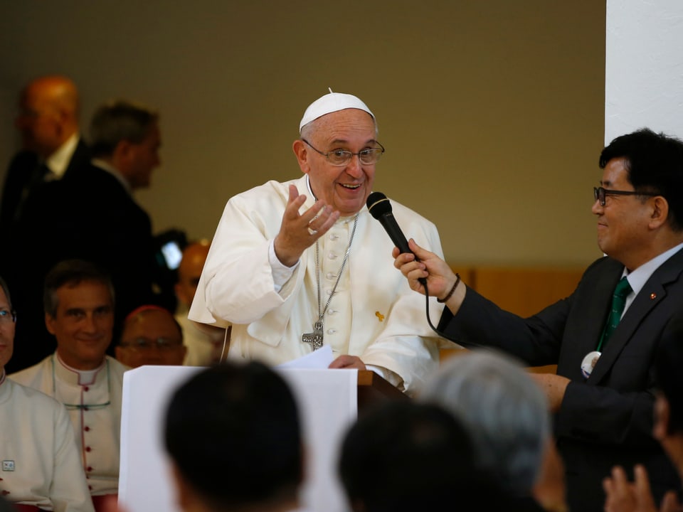 Papst Franziskus hält eine Rede in einem spirituellen Center in Kkottongnae