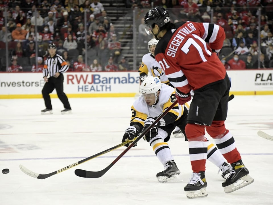 Muss erneut als Verlierer vom Eis Jonas Siegenthaler und seine Devils.