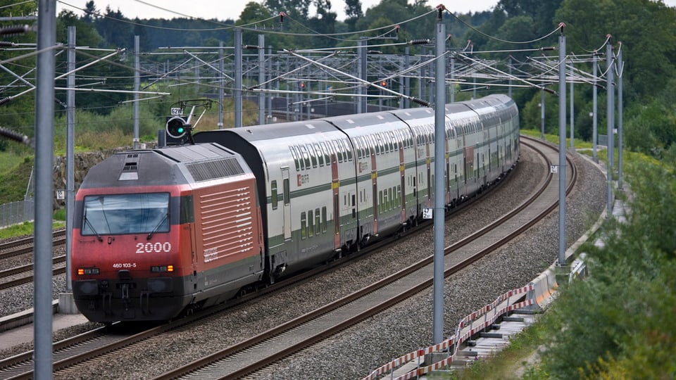 Zug auf der Neubaustrecke Olten-Bern