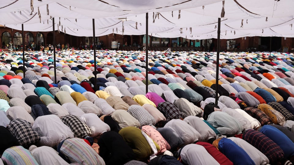 Muslims pray at the Jami Mosque on the Friday of Life during the month of Ramadan.
