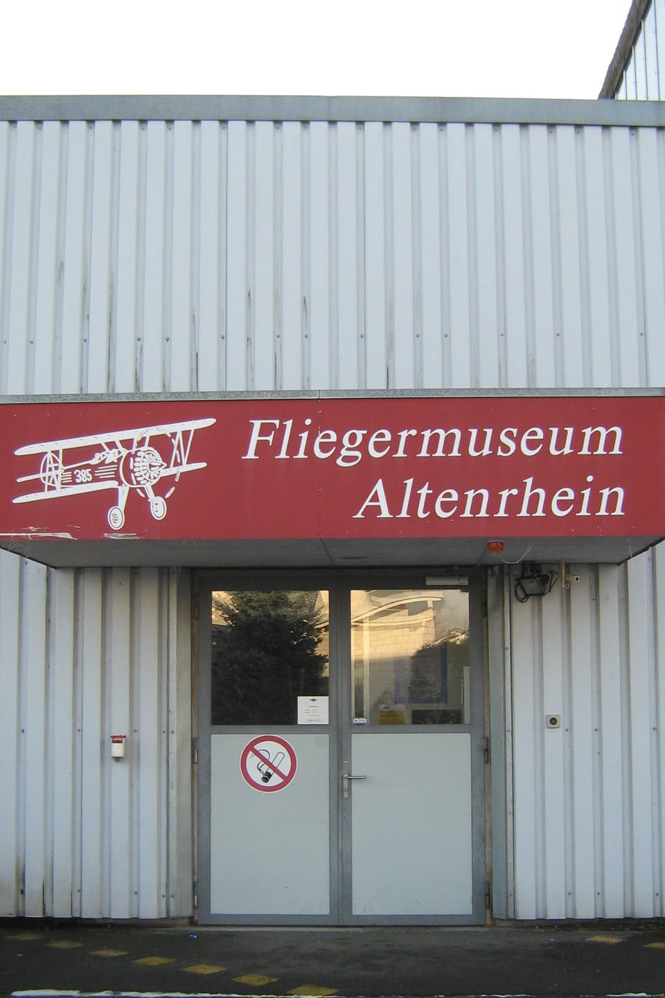 ...liegt das 1994 gegründete Fliegermuseum Altenrhein.