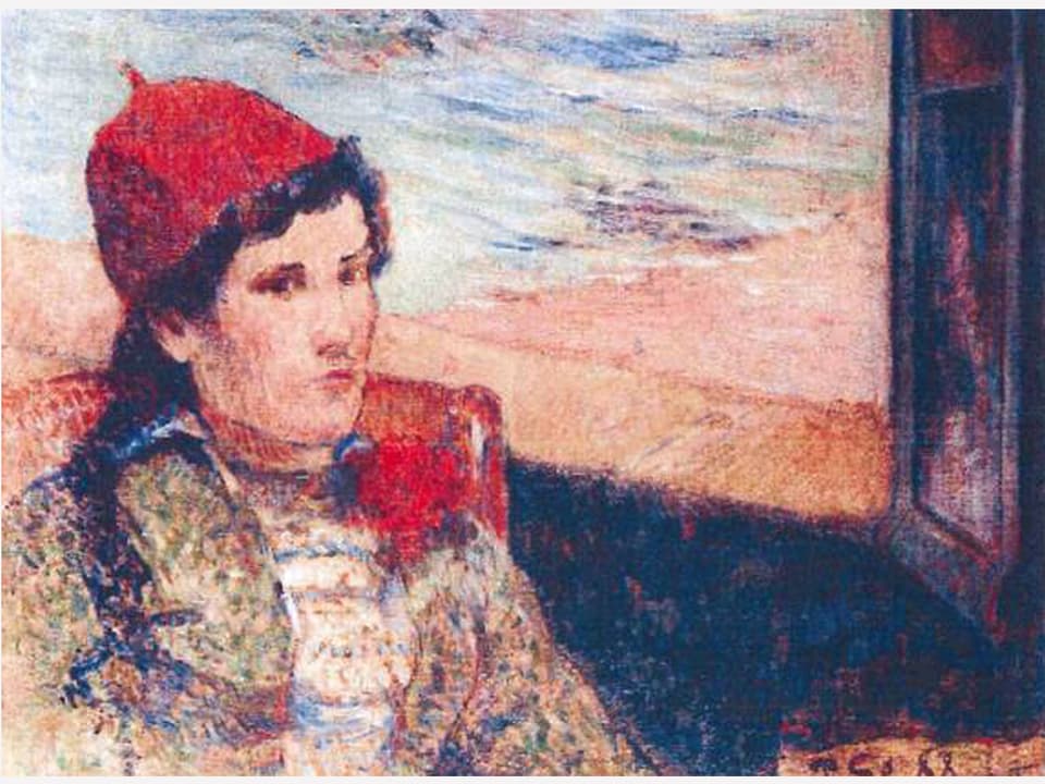 Dunkelhaarige Frau mit roter Mütze vor offenem Fenster