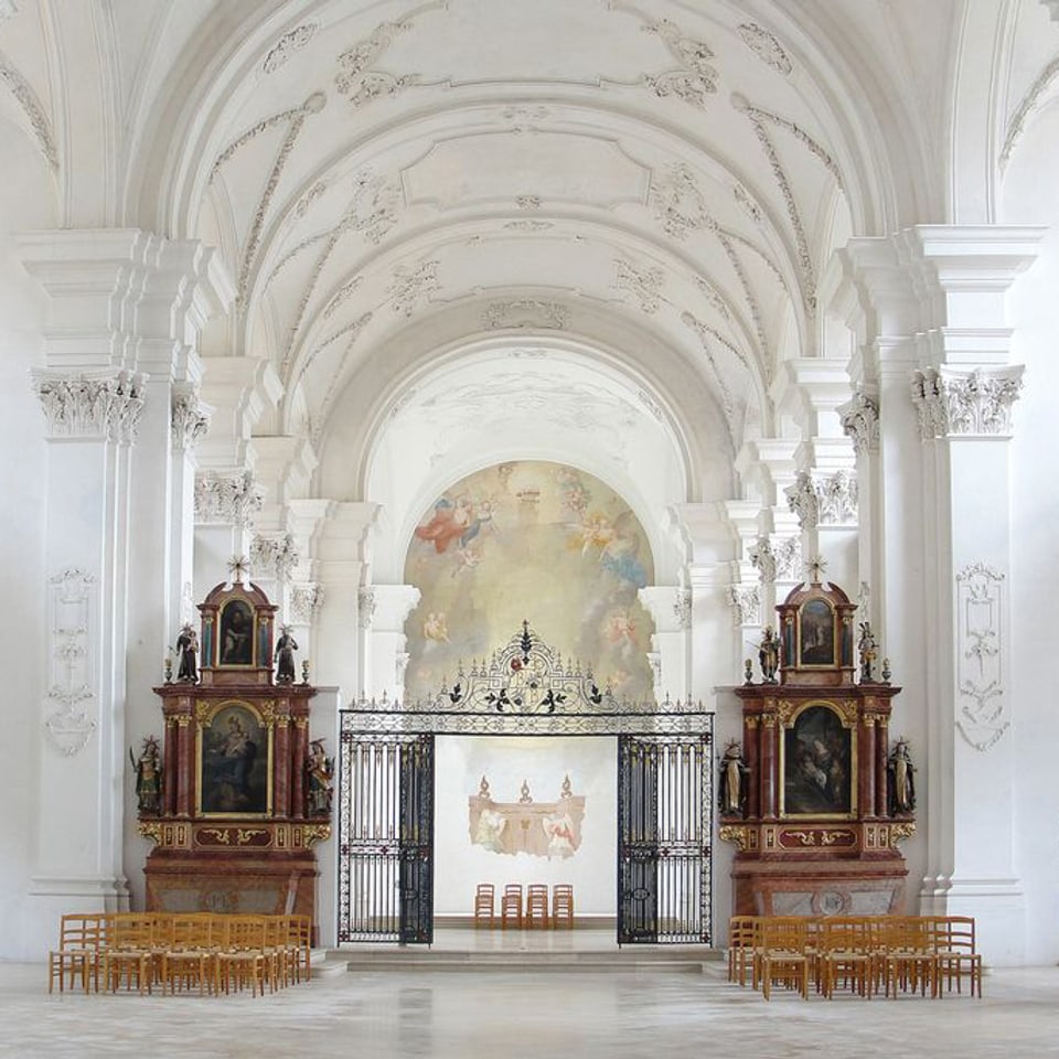 Auch Künstler lassen sich von der beeindruckenden Architektur der Kirche beeinflussen.