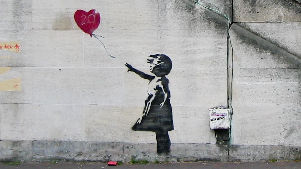 Eines der berühmtesten Bilder von Banksy prangt an einer Wand in London. 