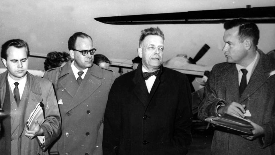 Alfred Kinsey (2. v.r.) bei seiner Ankunft in Frankfurt