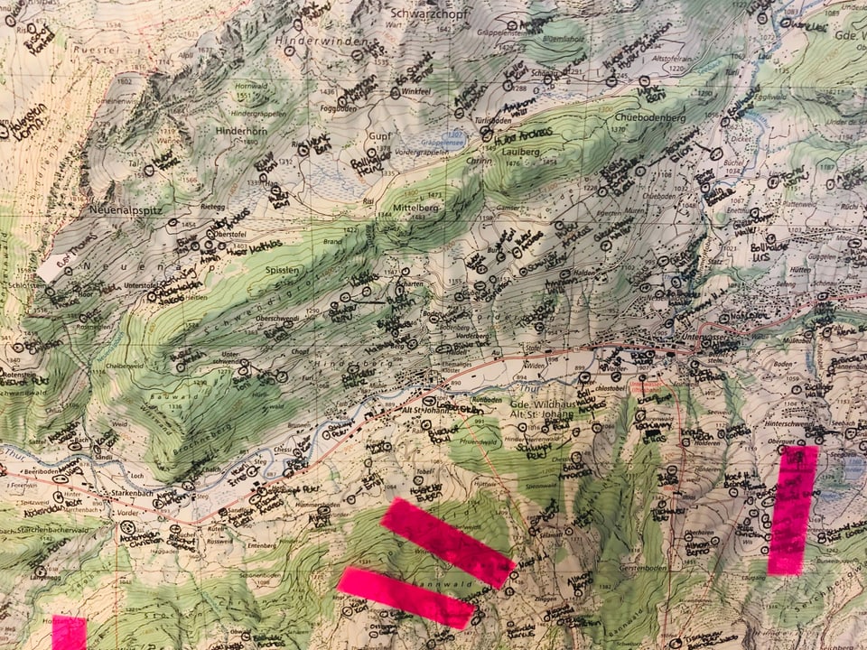 Eine Landkarte mit Post-it.