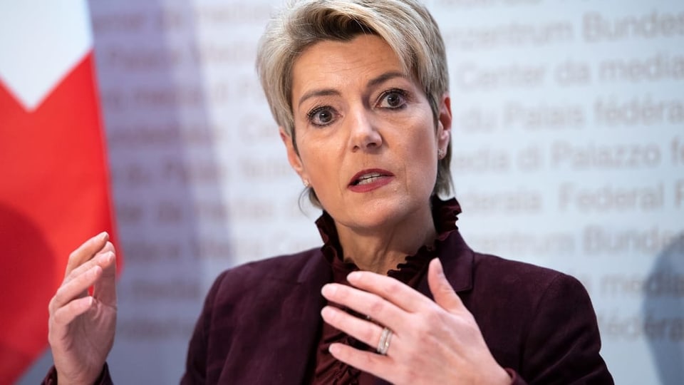 Karin Keller-Sutter steht unter Beschuss
