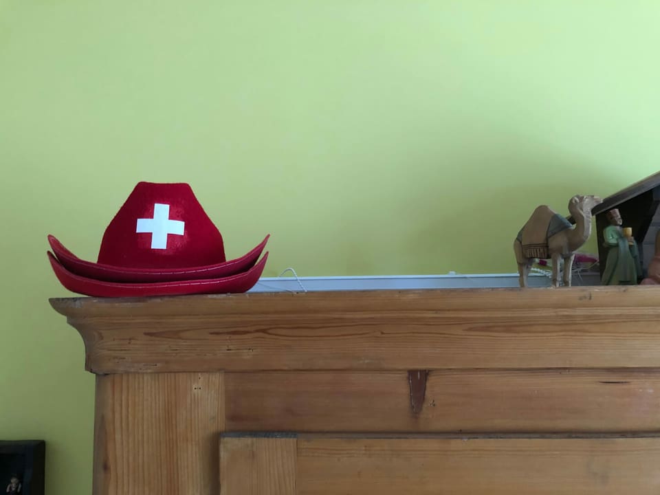 Hut mit Schweizer Kreuz 