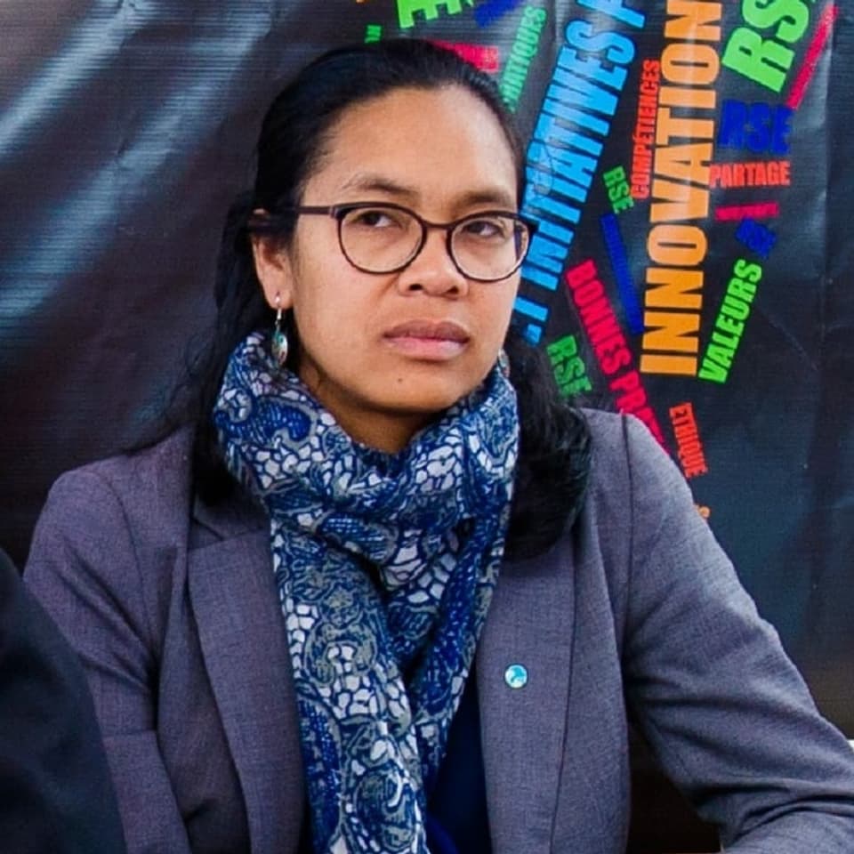 Ketakandriana Rafitoson ist eine madagassische Aktivistin und als Landes-Direktorin von Transparency International tätig. 