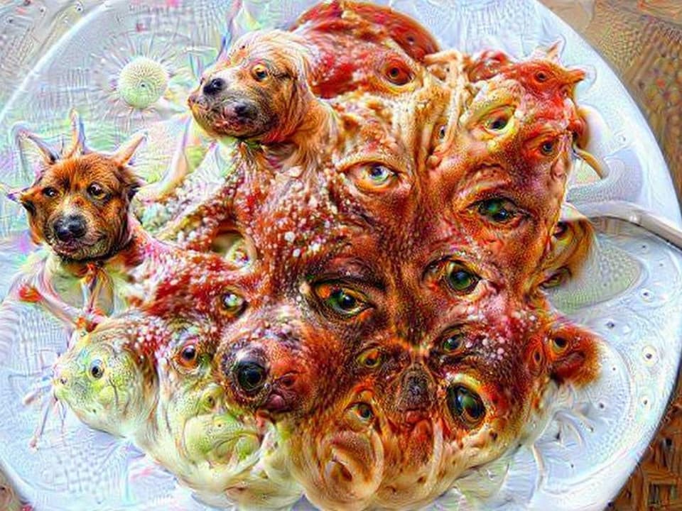 Ein Teller Spaghetti, aus dem einem Hundeaugen entgegenblicken.