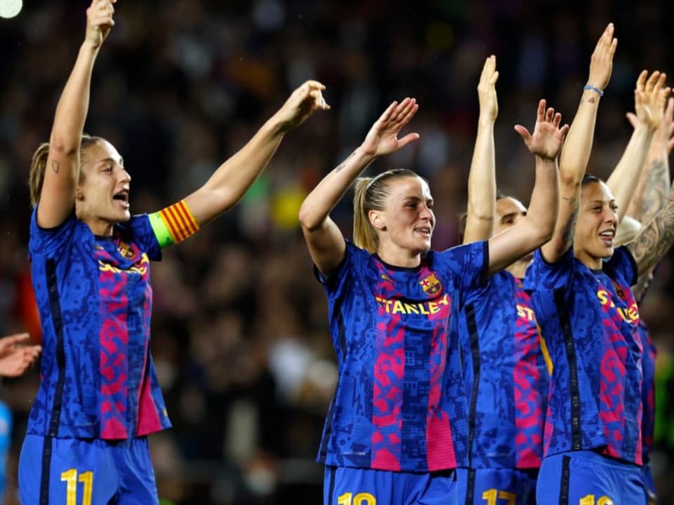 Kennt «Alexia» bestens Die Schweizer Nationalspielerin Ana-Maria Crnogorcevic jubelt mit Alexia Putellas im Barcelona-Dress.