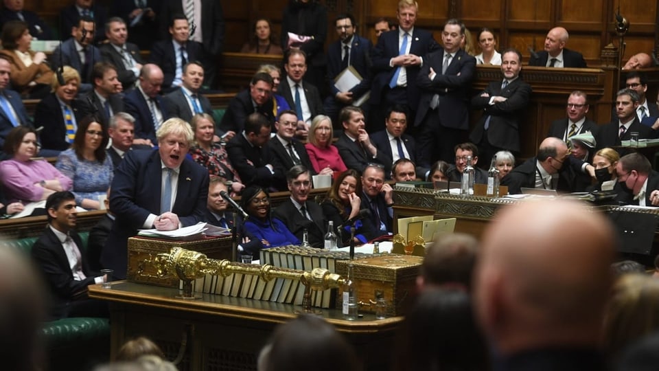 Johnson spricht im Parlament in London