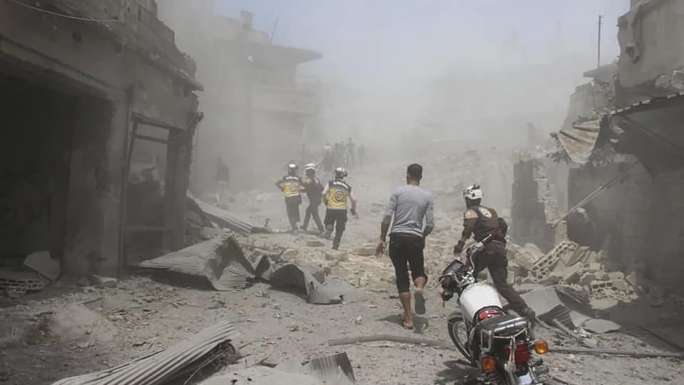 Bilder vom 11. Juli, nach Luftangriffen südwestlich von Idlib.