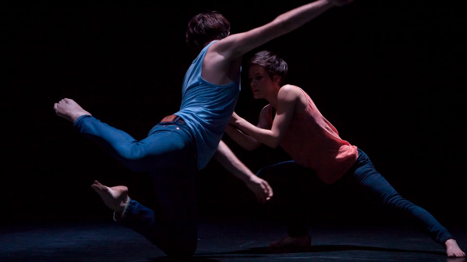 Zwei Tänzer des Ballet Junior de Genève.