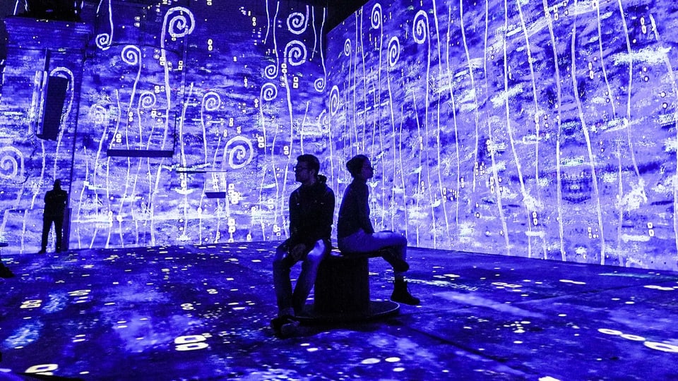 Ausstellung von Friedensreich Hundertwasser 2023 im neu eröffneten «Phoenix des Lumieres» in Dortmund.