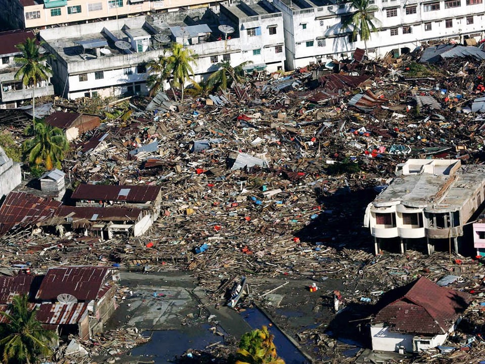 Zerstörte Häuser nach dem Tsunami 2004 in Aceh