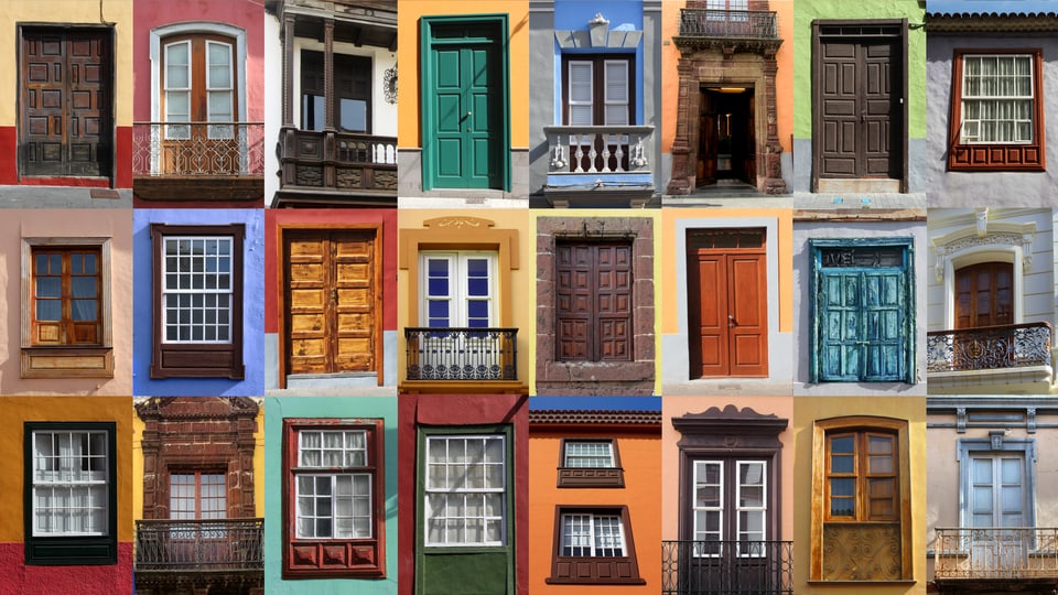 Bildzusammenschnitt von vielen verschiedenen Haustüren, in vielen verschiedenen Farben.