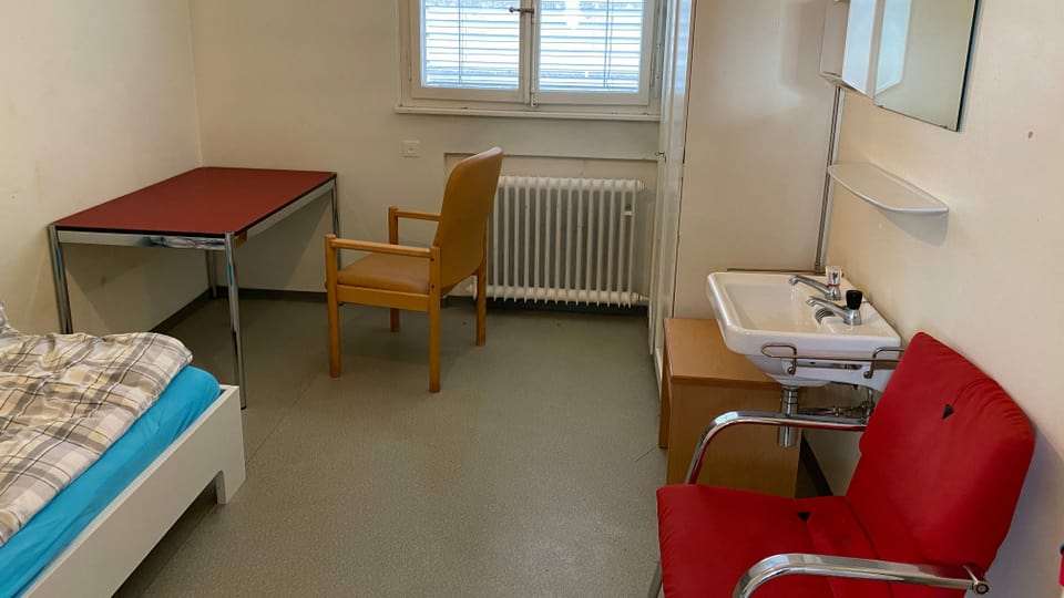 Blick in ein Notzimmer im ehemaligen Zuger Kantonsspital.