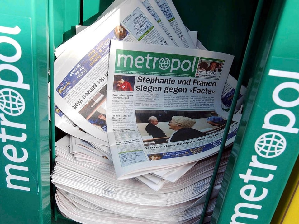 Box mit der letzten Ausgabe der Zeitung «Metropol».