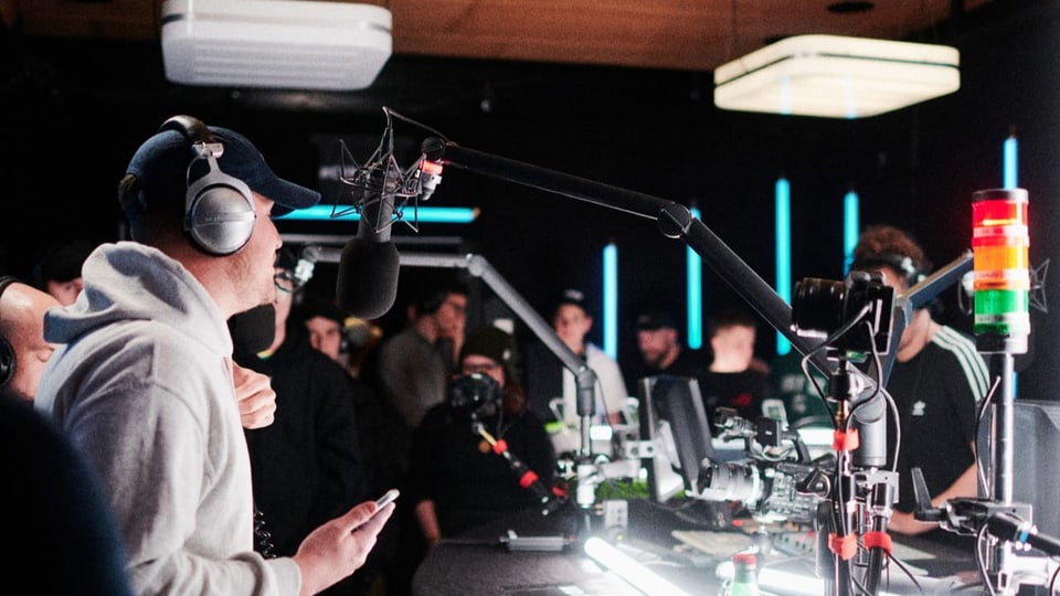 Virus Bounce Cypher bei Radio SRF Virus.