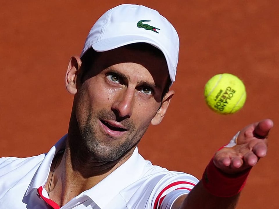 Darf auf dem Pariser Sand wohl auch 2022 aufschlagen Novak Djokovic