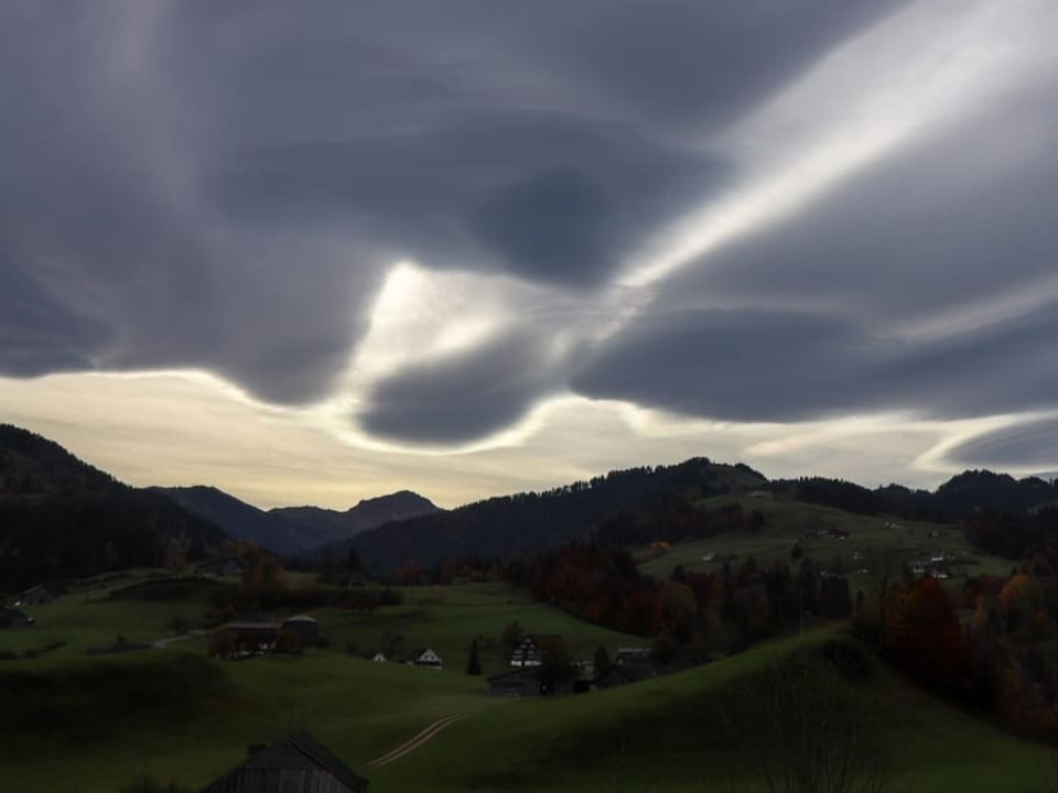 Wellenförmige Wolken