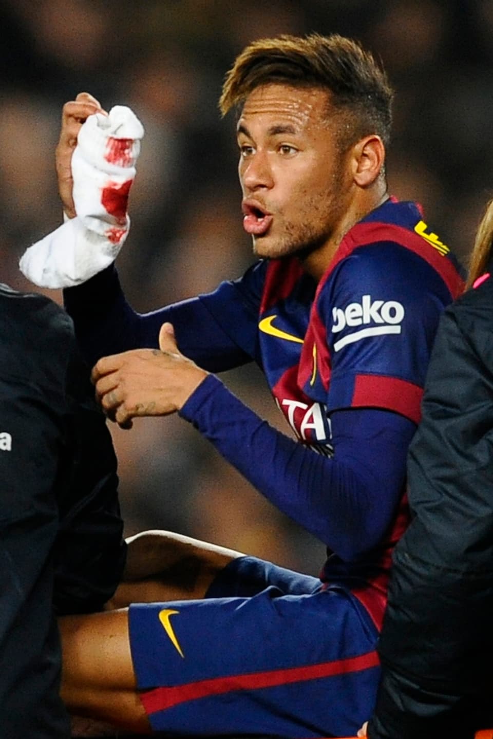 Neymar mit einer blutigen Socke