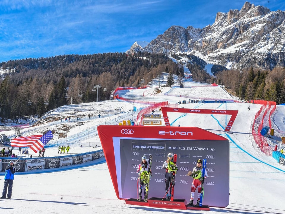 Cortina d'Ampezzo wird die Frauen-Skirennen, Eiskanal-Sportarten, Curling und Biathlon beheimaten.