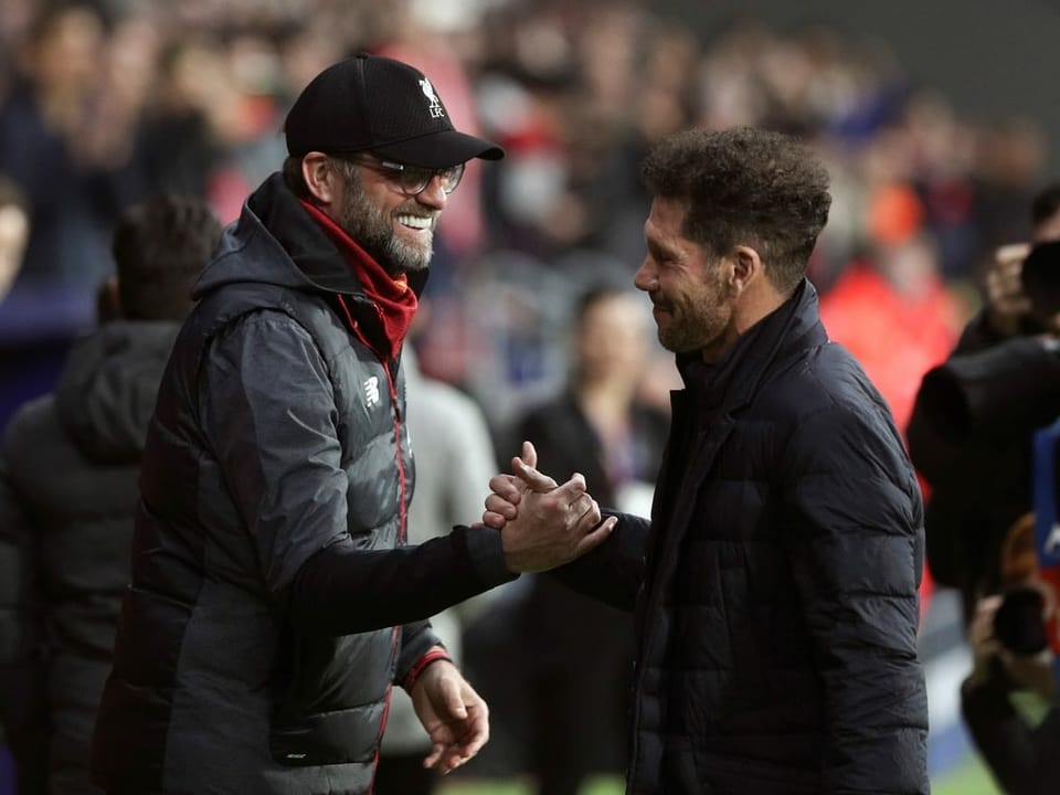 Liverpools Jürgen Klopp und Atletico-Trainer Diego Simeone 2020 vor ihrem 1. Achtelfinal-Duell.