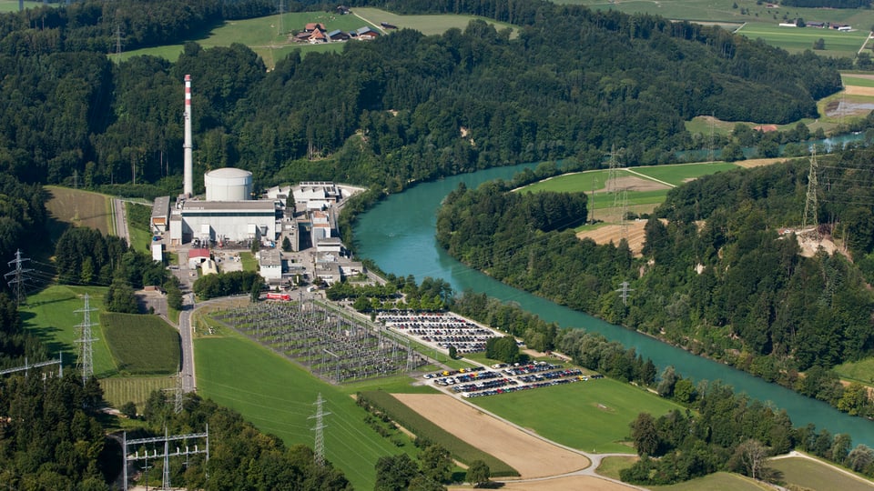 Eine Fernansicht des Atomkraftwerks Mühleberg