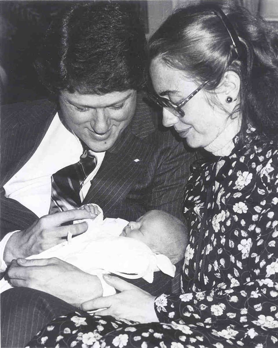 Bill Clinton mit Baby und Frau