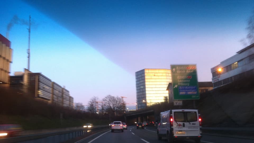 Scharfkantige Wolkenform bei Bern